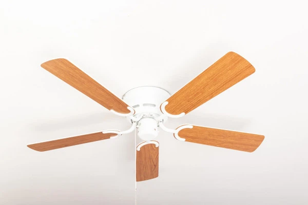 Ventilateur de plafond extra plat Pepeo Kisa Deluxe pales blanches blanc/érable 105120190OL se fournir à bas prix