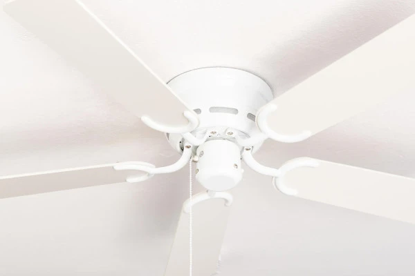 Ventilateur de plafond extra plat Pepeo Kisa Deluxe pales blanches blanc/érable 105120190OL se fournir à bas prix