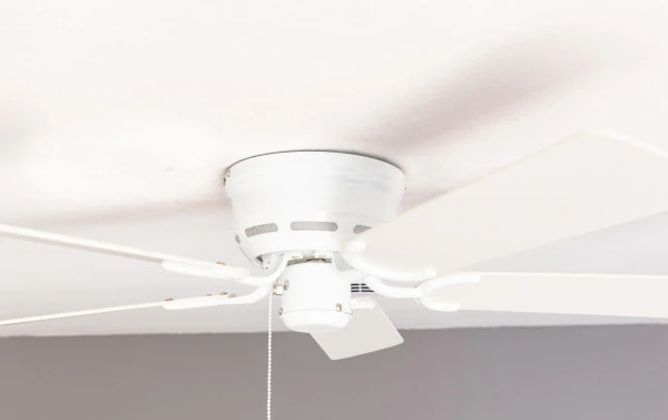 Ventilateur de plafond extra plat Pepeo Kisa Deluxe pales blanches blanc/érable 105120190OL se fournir à bas prix