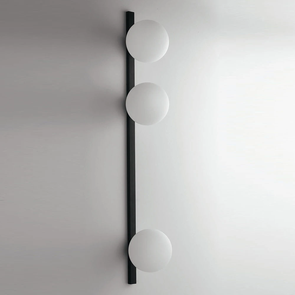 Applique Enoire en noir et blanc, à 3 lampes avec interrupteur intégré