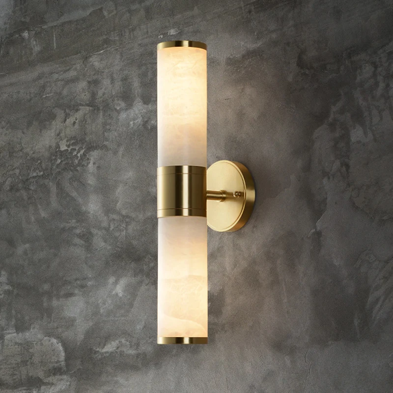 Applique à LED intégrée Applique murale minimaliste en forme de pilier, luminaire de chevet en marbre, blanc et laiton