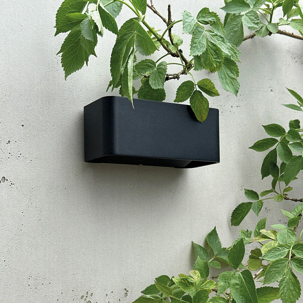 Applique à LED intégrée Dyberg Larsen Applique murale LED d'extérieur Saturn, noir, 14,7 cm