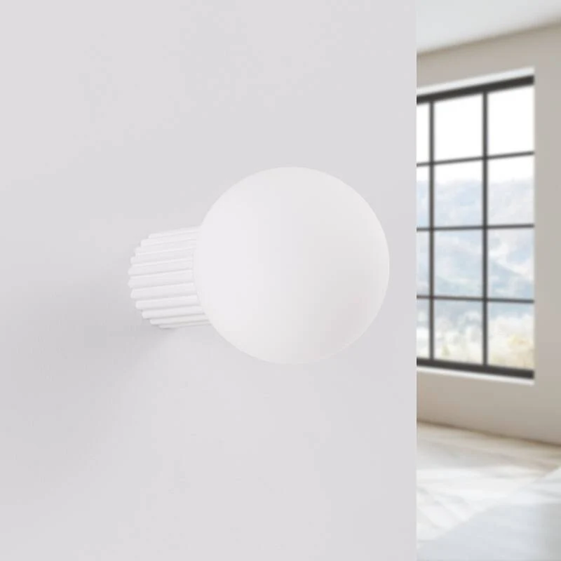 Applique LED murale SOLLUX moderne éclairage électronique révolutionnaire et élégant en laiton brossé