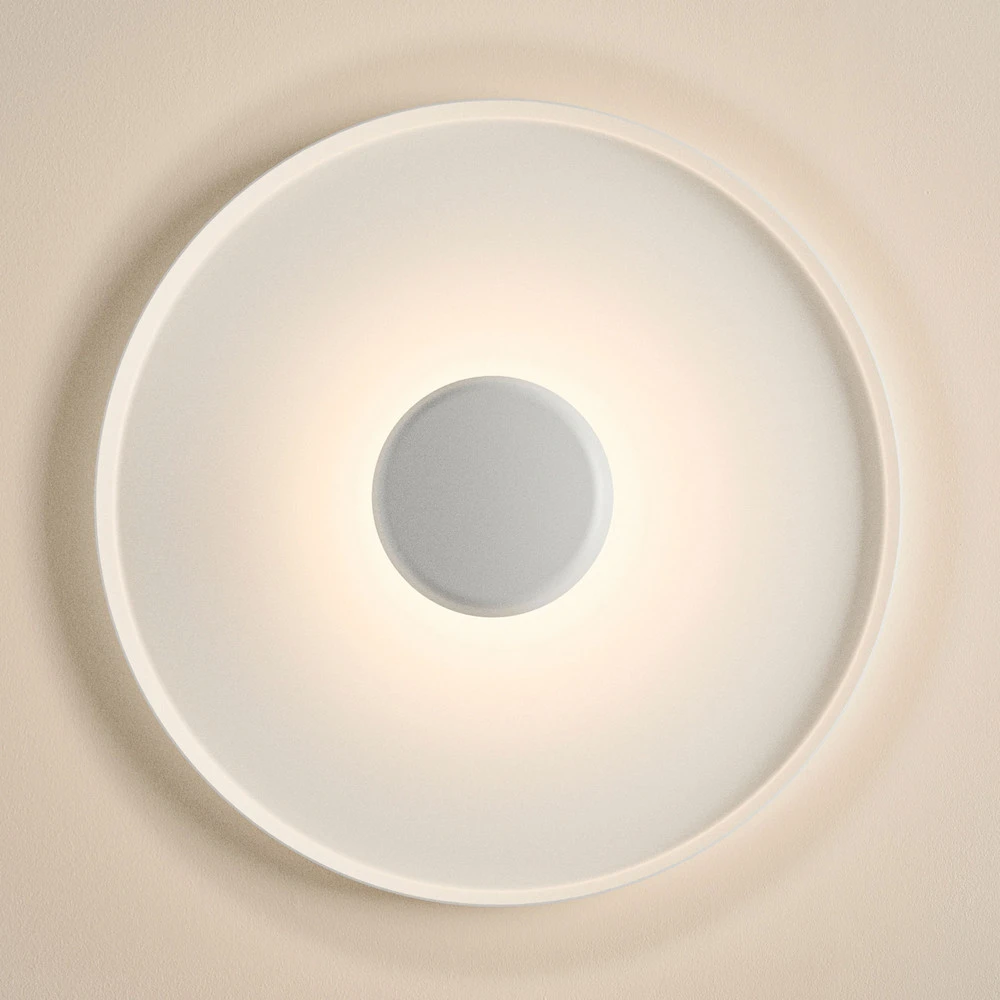 Vibia Top applique LED Ø 60 cm blanche pour couloir et escalier