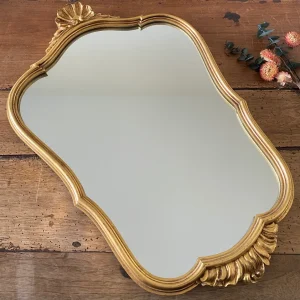 Applique design Miroir en bois doré fronton coquillage