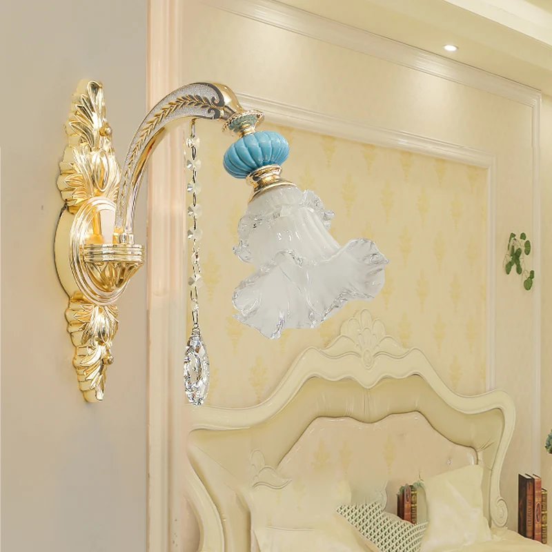 Blumen-Wandleuchte, nordisches weißes Glas, 1/2 Lichter, goldene Wandleuchte für Schlafzimmer mit Kristalltropfen avec 16...