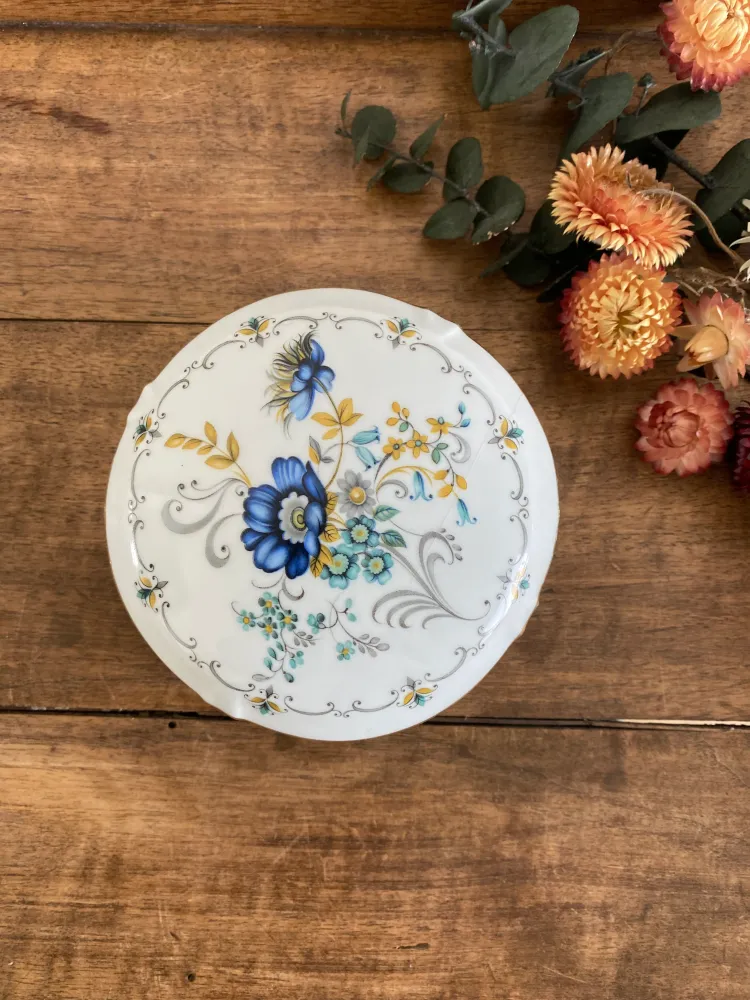 Luminaire à effet Bonbonnière motifs fleurs bleues Limoges France