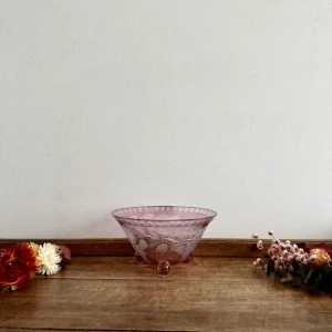 Luminaire en forme Coupelle rose gravée cristal de bohème