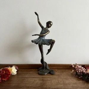 Statuette danseuse étoile effet cuivre étain
