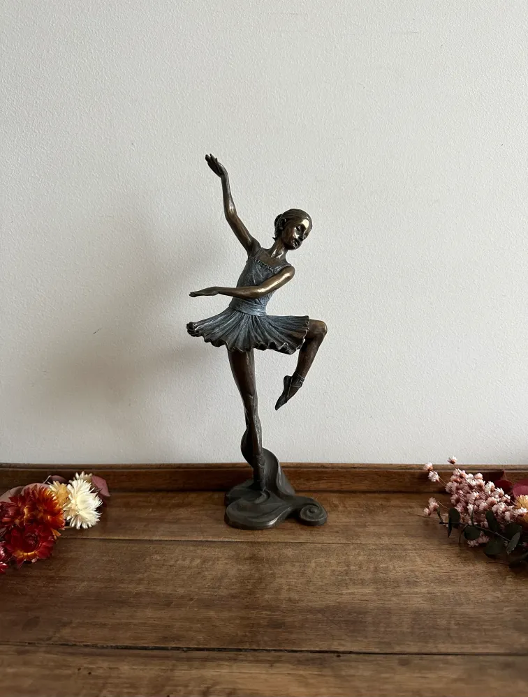 Statuette danseuse étoile effet cuivre étain