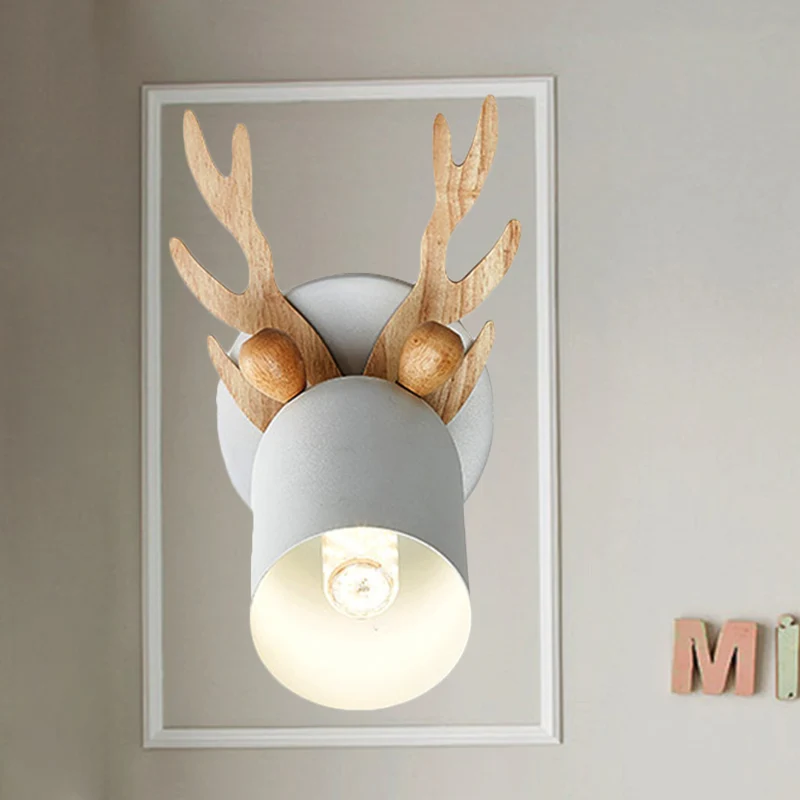 Applique murale nordique élégante, abat-jour conique, 1 lumière, applique murale en métal avec bois pour salon - Montage F...