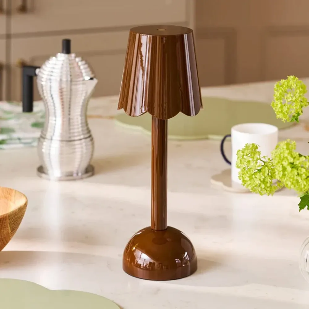 Addison Ross - Lampe de table LED en forme de coquille Saint-Jacques - Chocolat - 28 cm