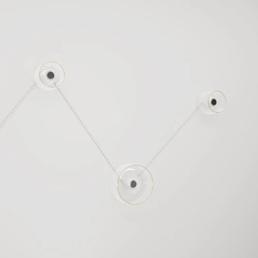 Applique Spostaluce avec 3 ampoules Ghost et câble blanc et or