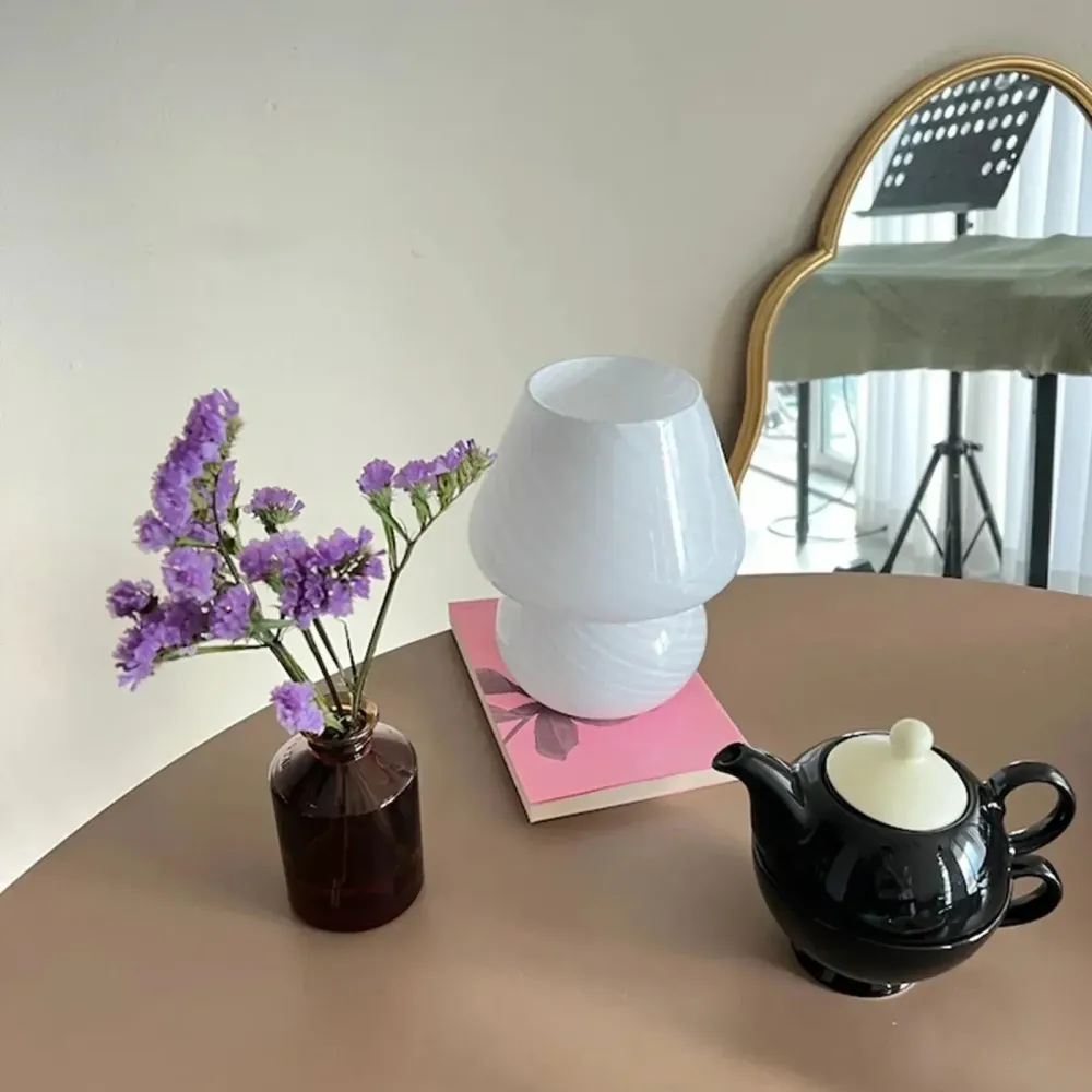 ClartéZen – Lampe de Table en Verre Élégante