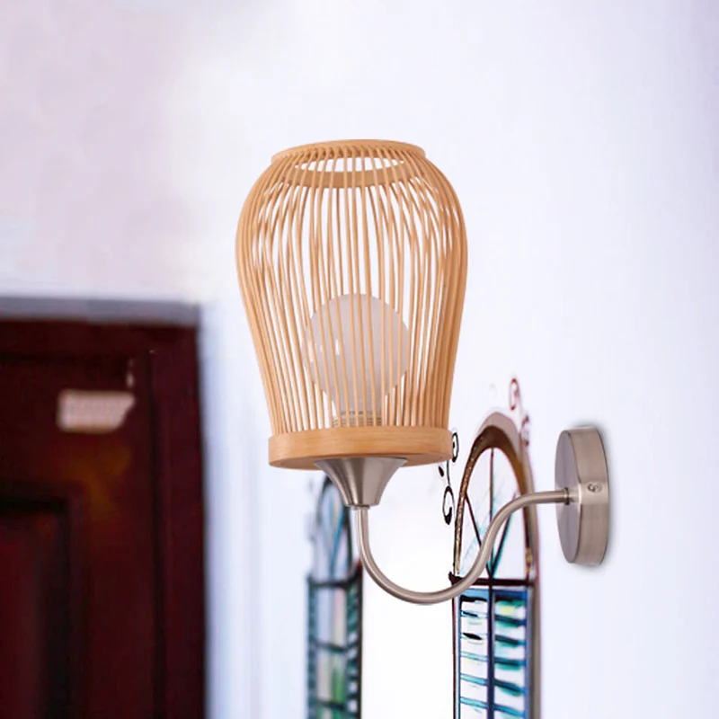 Applique murale en bambou tissée à la main Lampe murale moderne à 1 lumière beige avec bras à col de cygne en métal Clearhalo