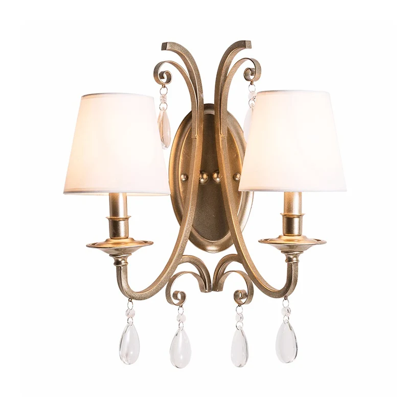 Applique murale conique pour chambre à coucher, métal rustique et tissu, applique 1/2 lumière dorée Clearhalo
