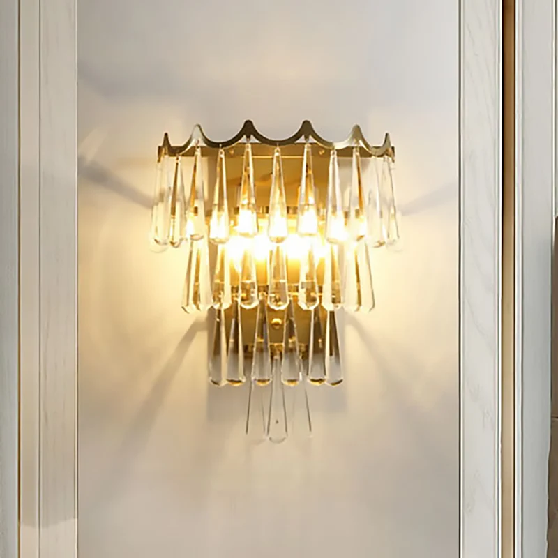 Applique murale dorée à 2 lumières de Style moderne avec abat-jour en forme de larme en cristal transparent Clearhalo
