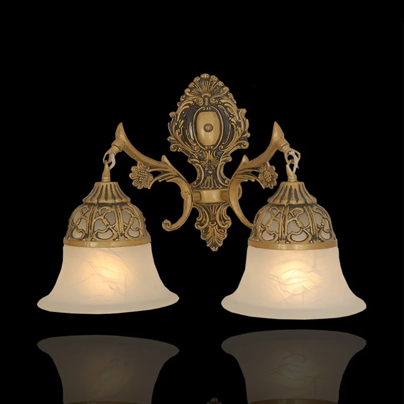 Applique évasée antique à 2 têtes en verre dépoli opale en bronze Clearhalo