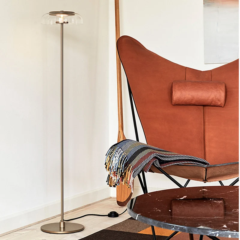 Lampadaire simple sur pied Simplicity avec abat-jour en verre transparent, finition dorée, lampe sur pied Clearhalo