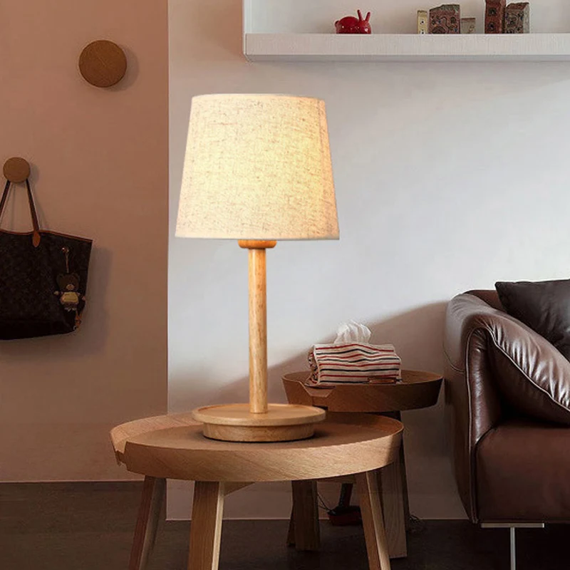 Lampe de bureau conique moderne en tissu, lampe de table de nuit à 1 ampoule en blanc avec base en bois Clearhalo