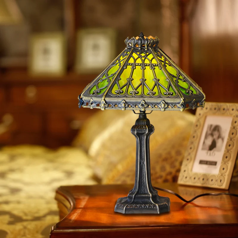 Lampe de chevet pyramide en Bronze, Style Mission, lampe de Table simple en verre vert/Beige pour salon Clearhalo