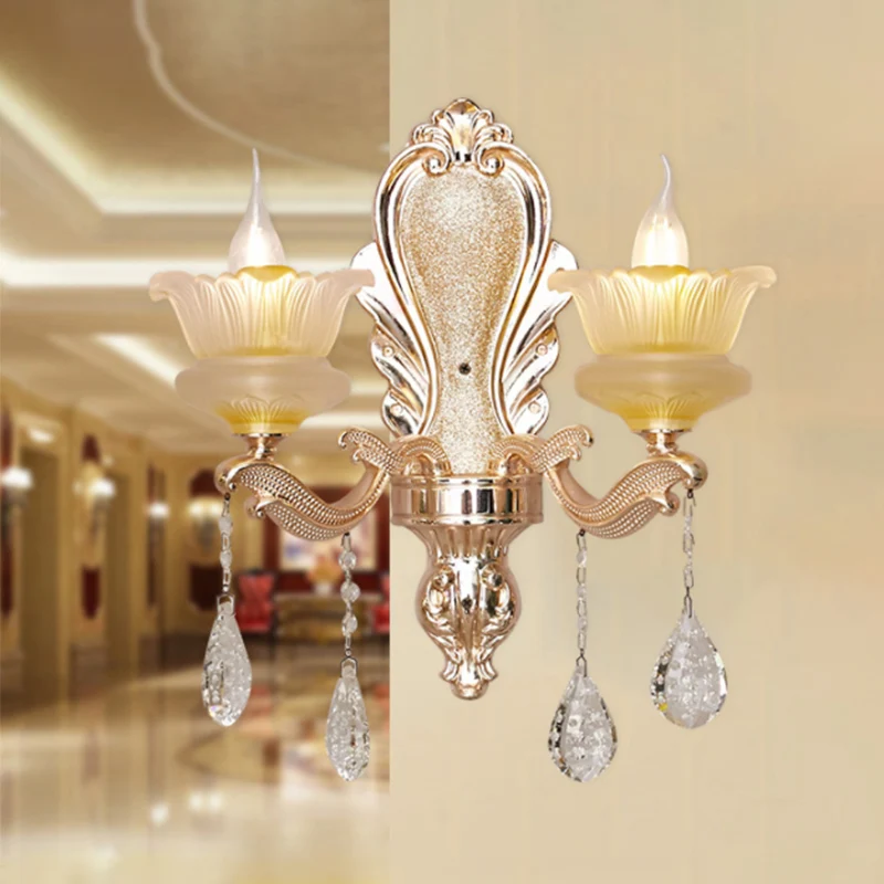 Lampe murale florale du milieu du siècle, applique murale en cristal à 2 ampoules, éclairage doré pour le salon Clearhalo