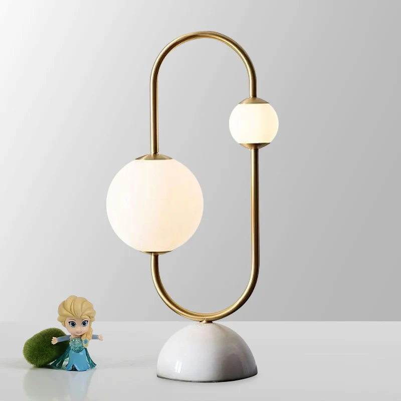 Lampe de nuit design circuit en laiton postmoderne 2 ampoules éclairage de table en verre blanc avec base en marbre Clearhalo