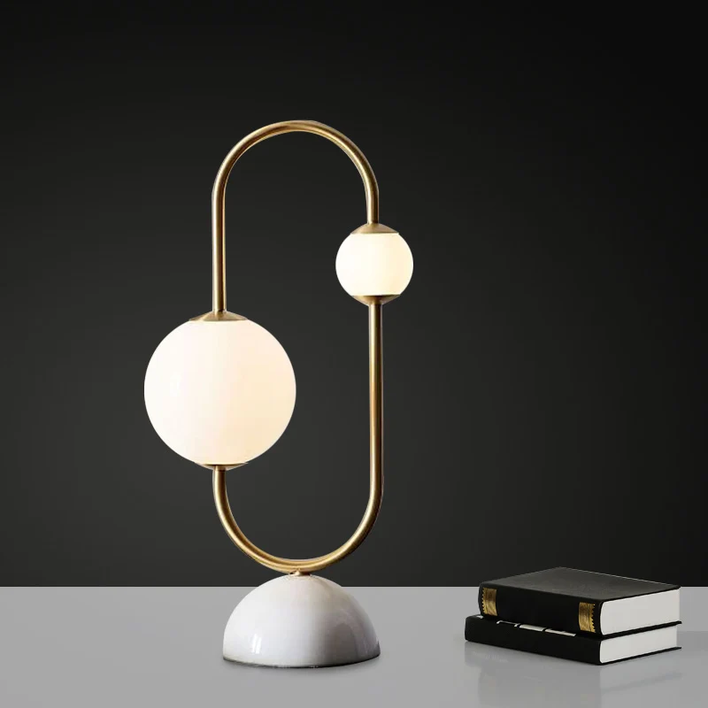 Lampe de nuit design circuit en laiton postmoderne 2 ampoules éclairage de table en verre blanc avec base en marbre Clearhalo