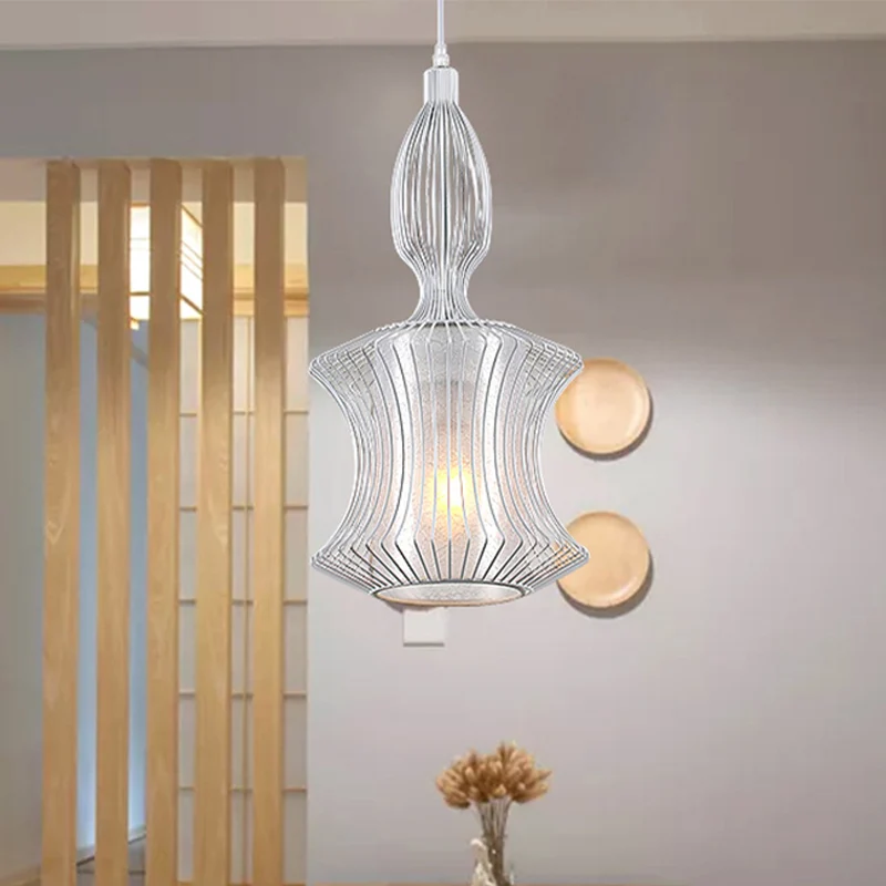 Lampe suspendue en cage de lanterne argentée, plafonnier moderne à 1 lumière en métal avec abat-jour cylindrique à l'intér...