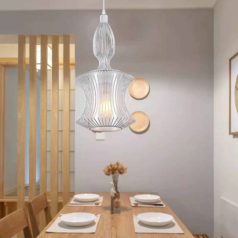 Lampe suspendue en cage de lanterne argentée, plafonnier moderne à 1 lumière en métal avec abat-jour cylindrique à l'intér...