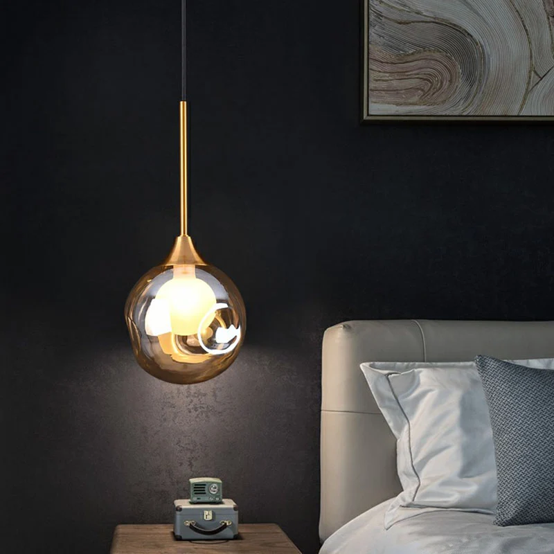 Lampe suspendue de chevet à 1 tête, plafonnier postmoderne en laiton avec abat-jour en verre à fossettes sphériques Clearhalo