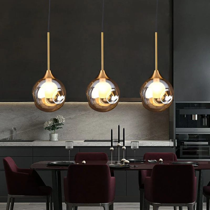 Lampe suspendue de chevet à 1 tête, plafonnier postmoderne en laiton avec abat-jour en verre à fossettes sphériques Clearhalo
