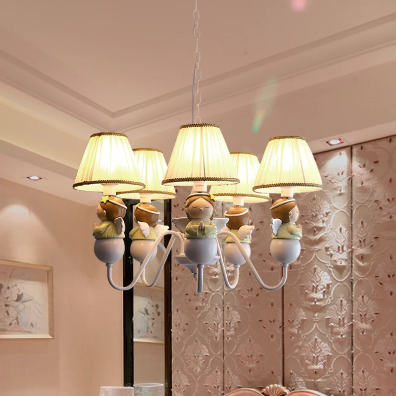 Lampe suspendue conique en tissu, lustre blanc à 5 têtes avec décoration d'ange Clearhalo