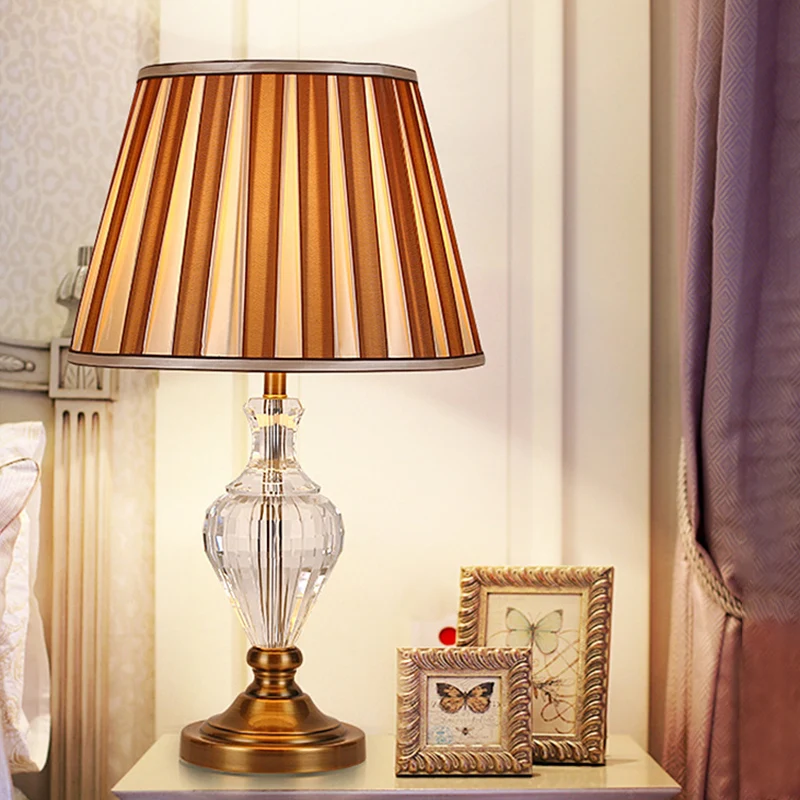Lampe de table de chevet en cristal à 1 lumière pour chambre à coucher, lampe de table marron simple avec abat-jour coniqu...