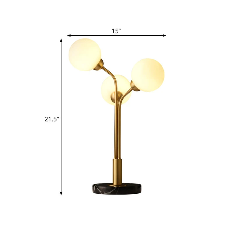 Lampe de table de chevet furcée postmoderne en verre opalin à 3 têtes, lampe de chevet en laiton Clearhalo