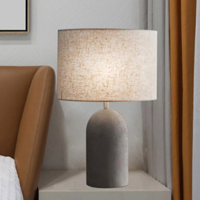 Lampe de table en ciment demi-capsule, éclairage de nuit moderne simple gris avec abat-jour en tissu tambour Clearhalo