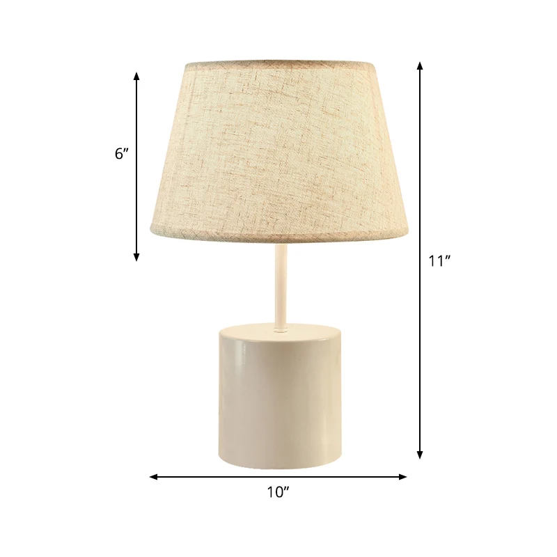 Lampe de table conique en tissu Lampe de bureau nordique en lin à 1 tête avec base cylindrique blanche en métal Clearhalo