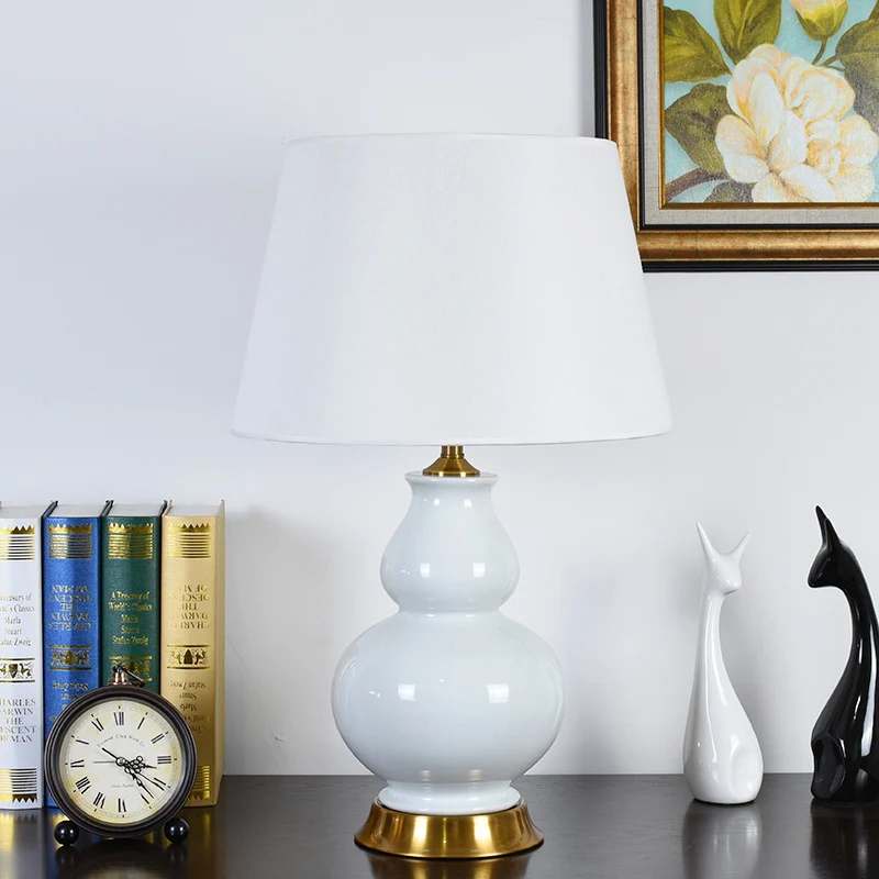 Lampe de table contemporaine à 1 ampoule, petite lampe de bureau à tambour conique blanc avec abat-jour en tissu Clearhalo