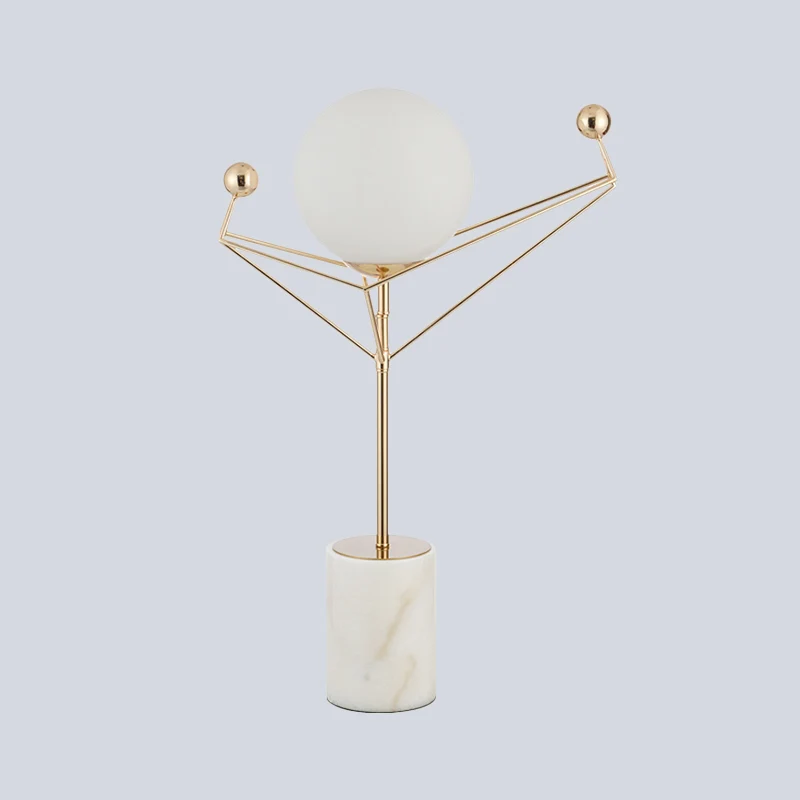 Lampe de table dorée simple à 1 ampoule pour chambre à coucher avec abat-jour en verre blanc global Clearhalo