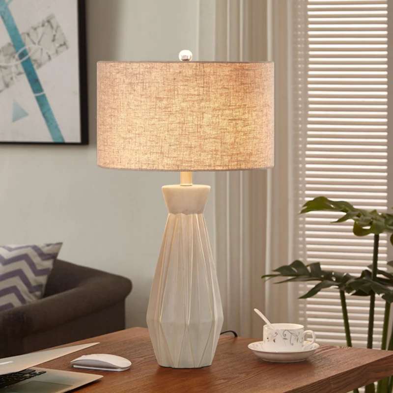 Lampe de table en forme de vase de campagne, ampoule unique, éclairage de nuit en céramique avec abat-jour rond blanc/beig...
