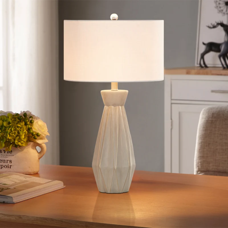 Lampe de table en forme de vase de campagne, ampoule unique, éclairage de nuit en céramique avec abat-jour rond blanc/beig...