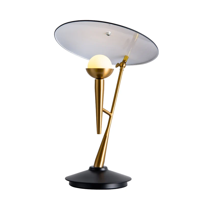 Lampe de table Gramophone du milieu du siècle en métal à 1 lumière pour salon, table de chevet en noir et or avec abat-jou...