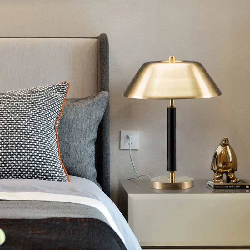 Lampe de Table de nuit en forme de bol doré, éclairage Post-moderne à 1 tête en métal, lampe de chevet pour salon Clearhalo