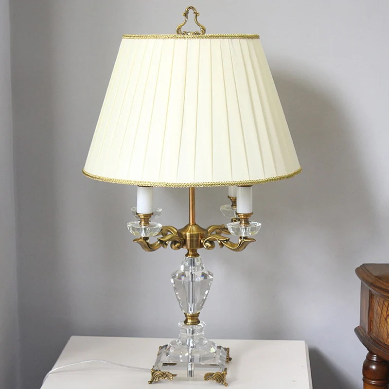 Lampe de table de nuit minimaliste à 4 têtes, éclairage de table de nuit en baril beige avec cristal K9 transparent Clearhalo