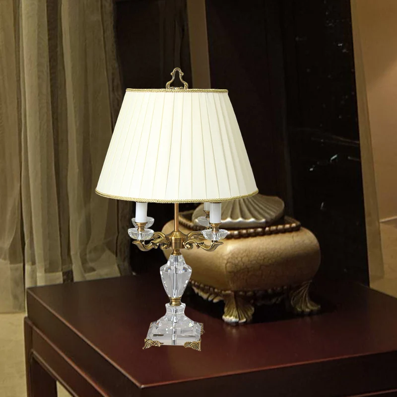 Lampe de table de nuit minimaliste à 4 têtes, éclairage de table de nuit en baril beige avec cristal K9 transparent Clearhalo