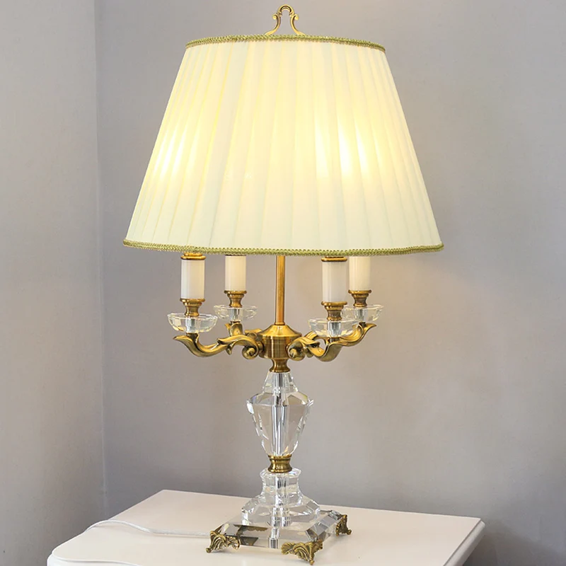 Lampe de table de nuit minimaliste à 4 têtes, éclairage de table de nuit en baril beige avec cristal K9 transparent Clearhalo