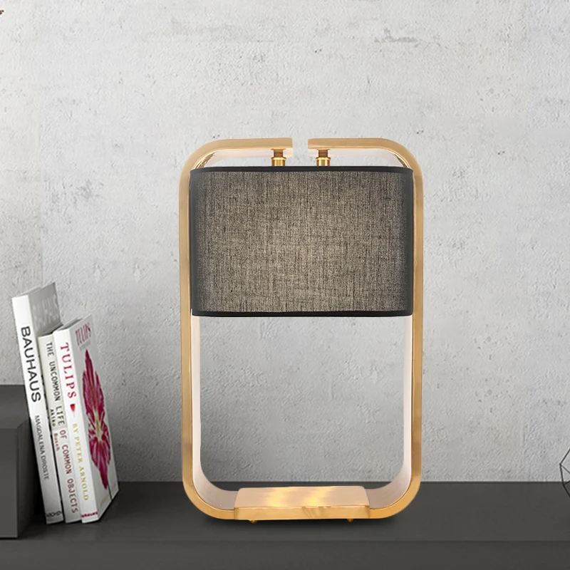 Lampe de table de nuit rectangulaire noire, lampe de bureau contemporaine en tissu à 1 lumière avec cadre en métal doré Cl...