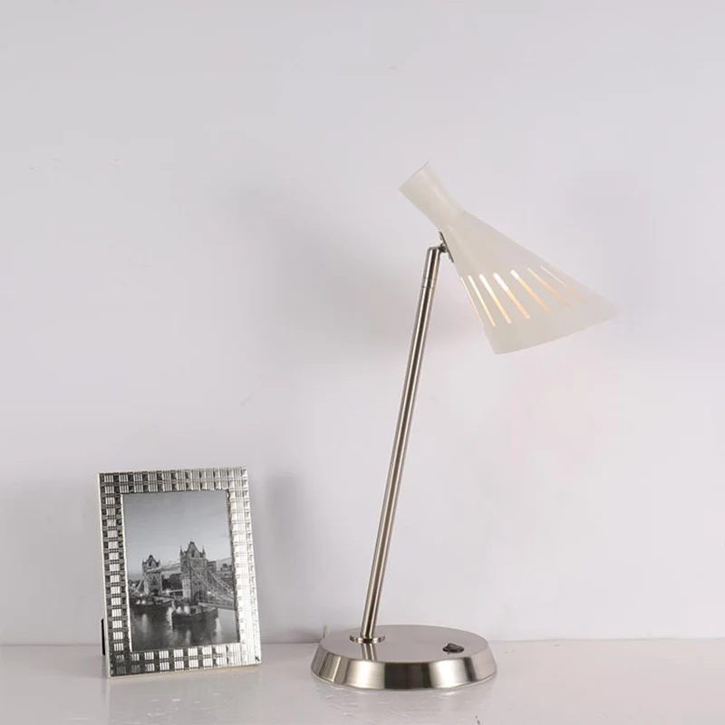 Lampe de Table rotative avec découpes en forme de corne, Style moderne en fer, lampe de table de nuit pour chambre à couch...