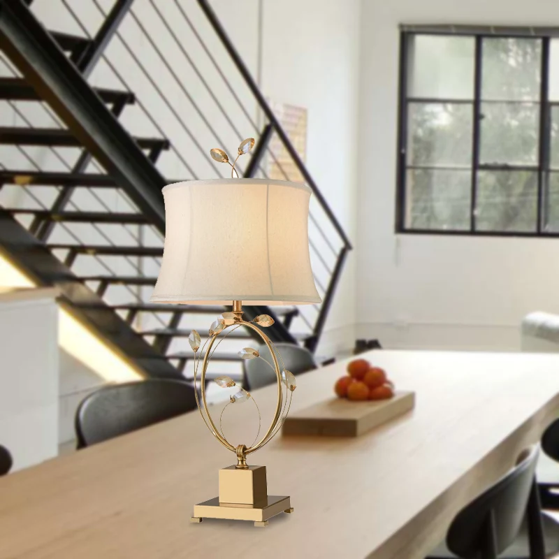 Lampe de table de salle à manger à 1 tête, éclairage de travail moderne en or avec abat-jour évasé en tissu Clearhalo