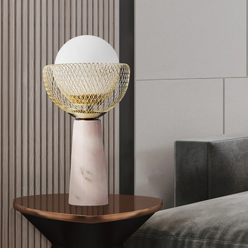 Lampe de table sphérique en verre blanc, lampe de nuit minimaliste à 1 tête dorée avec design en maille Clearhalo